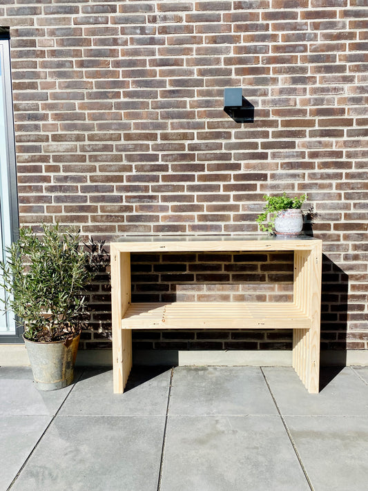 Plant table from Traller